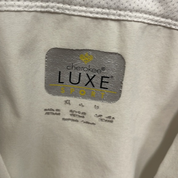 Cherokee Luxe white scrub jacket, ladies XL - Picture 3 of 3